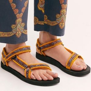 TEVA ORIGINAL UNIVERSAL MARESSA Sun and Moon Insignia Blue Bohemian Festival